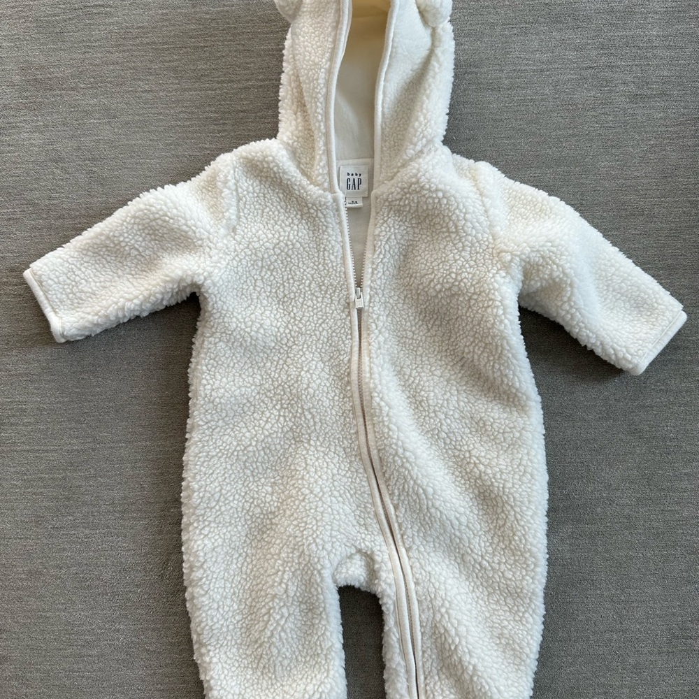 Baby Gap bunting onesie ivory bear 3-6